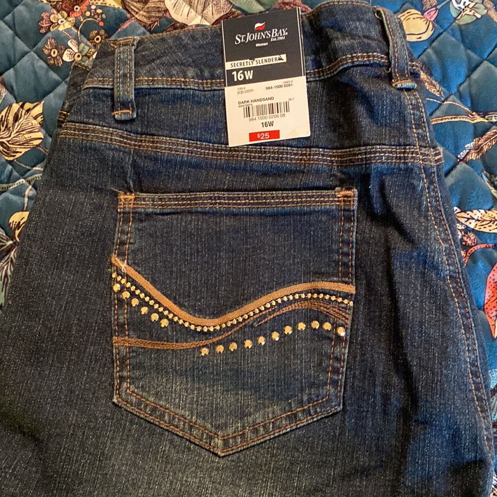 St. John’s Bay Capri - Size 16w - Picture 2 of 2